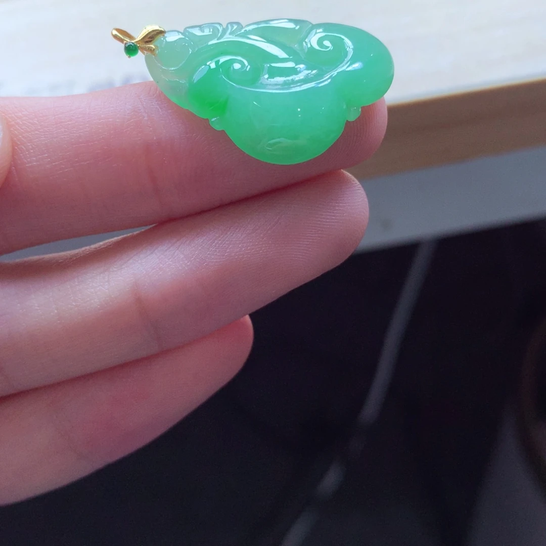 翡翠颈饰18K金镶嵌吊坠