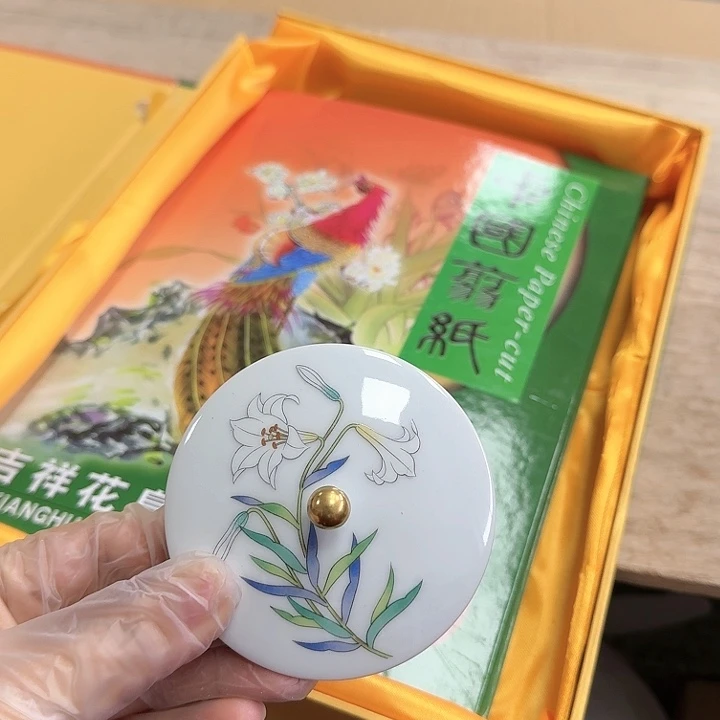 瓷片边***e瓷器。