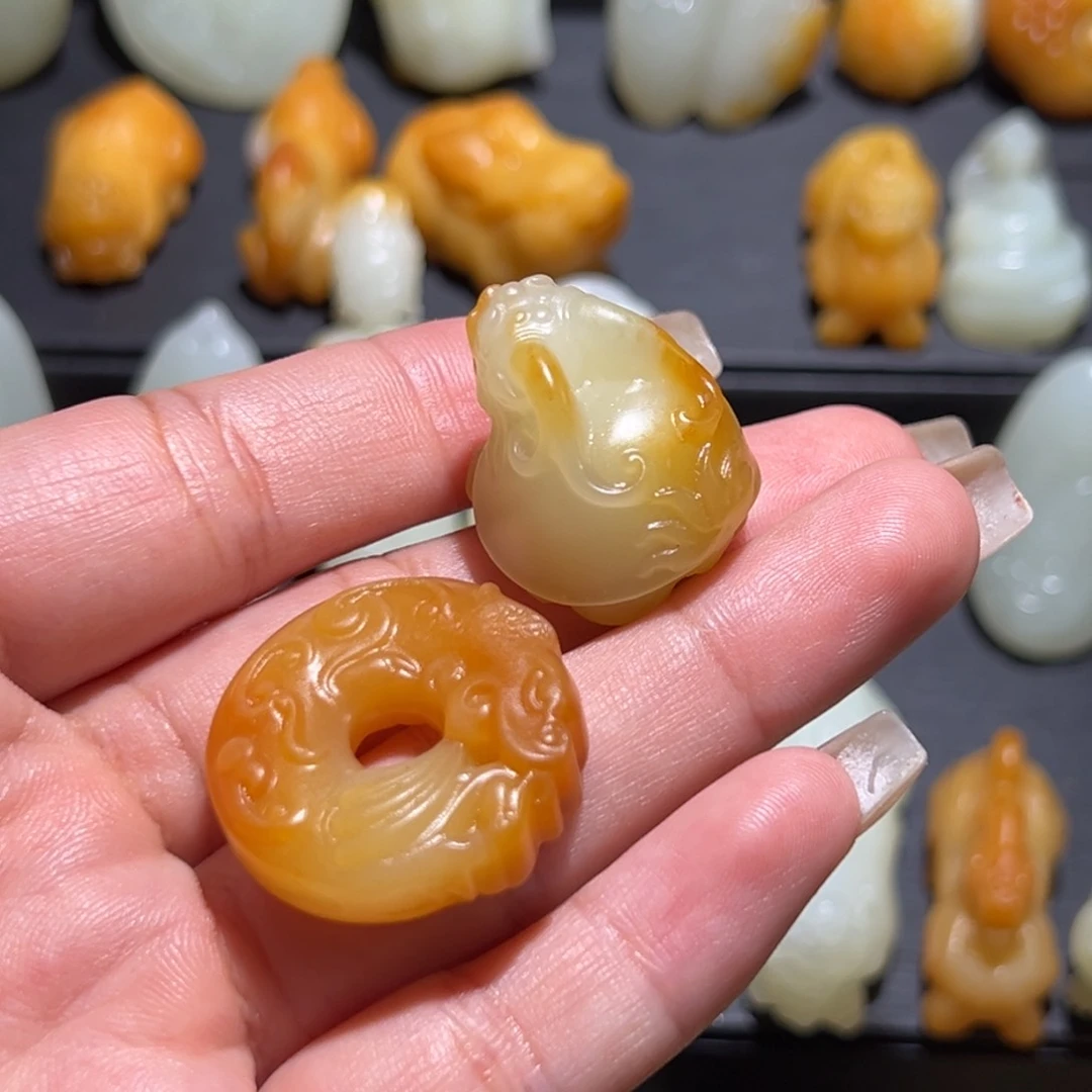 和田玉未镶嵌颈饰海*心