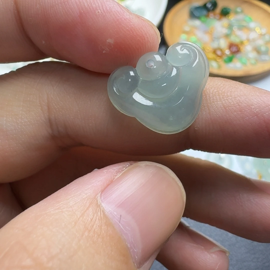 翡翠未镶嵌颈饰如意头