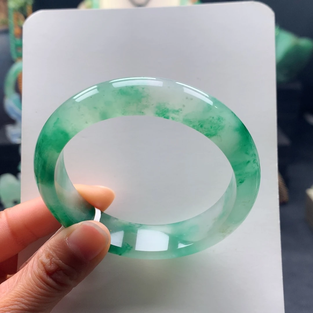 未镶嵌手镯石英质玉
