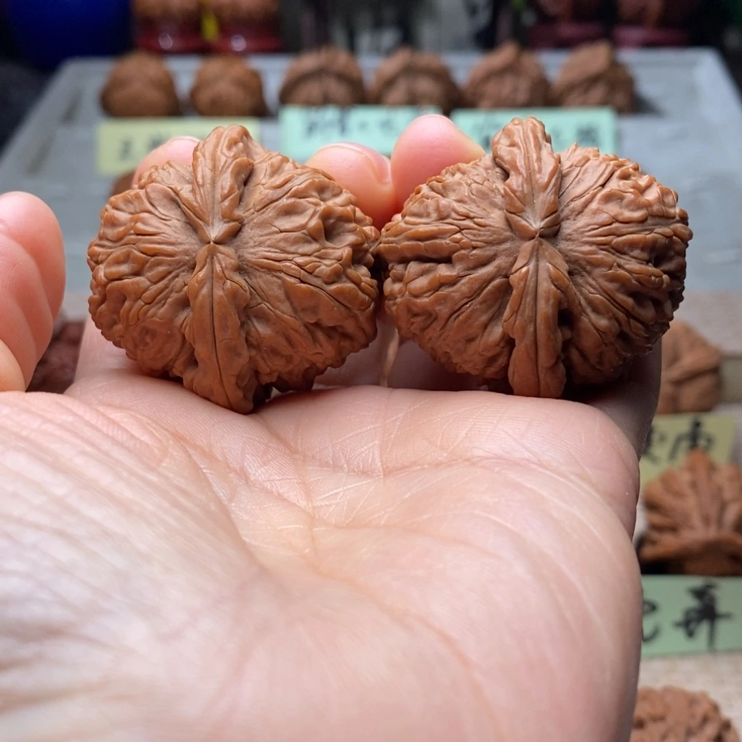 把件文玩核桃粗棱球白