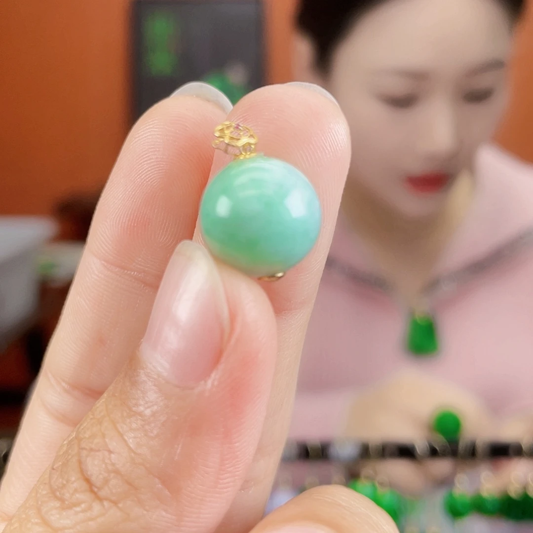 翡翠18K金镶嵌耳饰