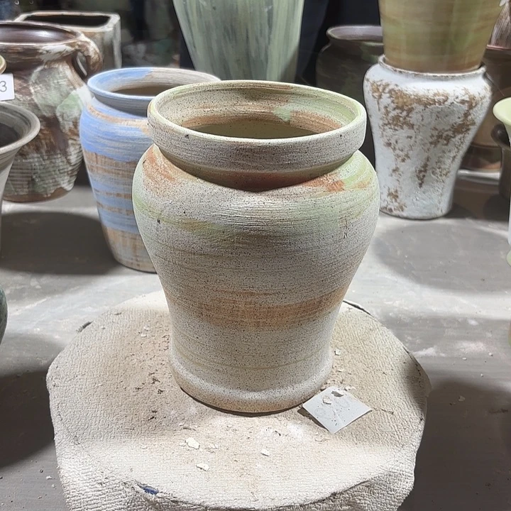 摆件陶高19，口11，有孔，，555