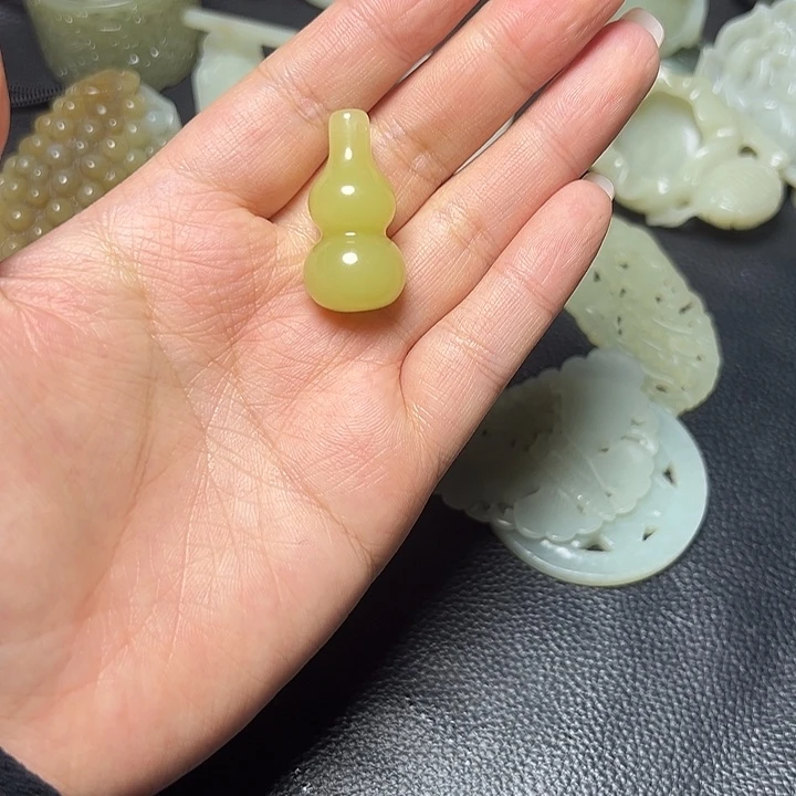 和田玉（糖玉）未镶嵌颈饰