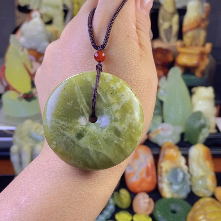 蛇纹石玉未镶嵌颈饰