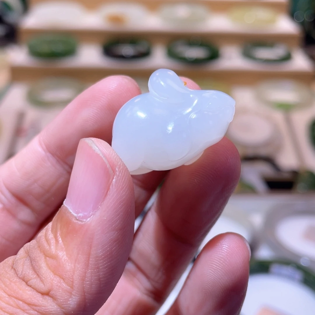 和田玉未镶嵌颈饰收藏级白玉兔子吊坠