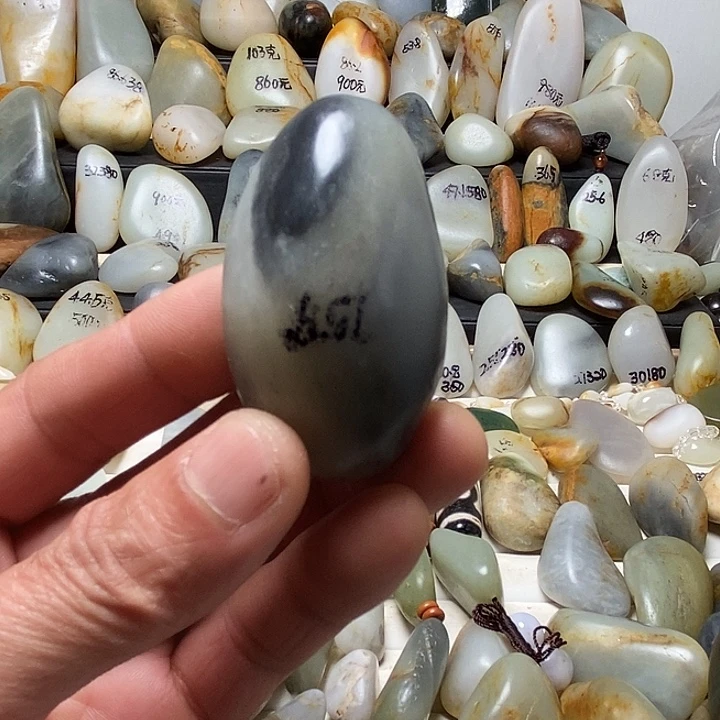 和田玉未镶嵌颈饰吊坠