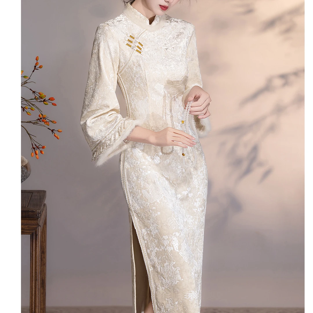 高端旗袍2025新款秋冬季加绒加厚冬装冬天新中式国风连衣裙米白色