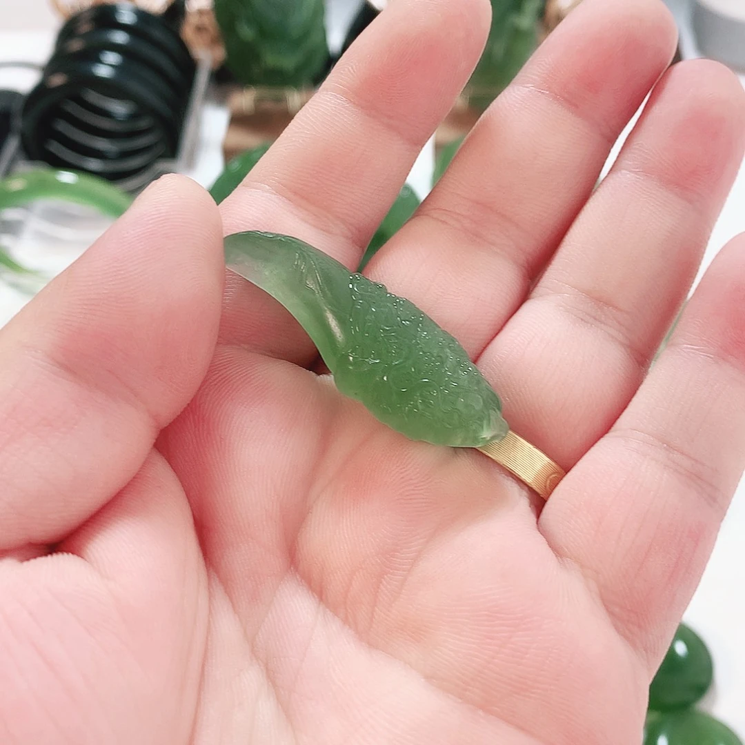 蛇纹石玉未镶嵌挂件