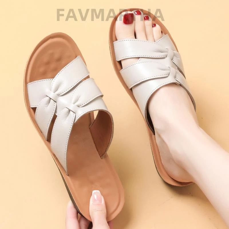 真皮妈妈拖鞋外穿厚底防滑一字拖2025夏季中老年奶奶凉拖鞋女平底