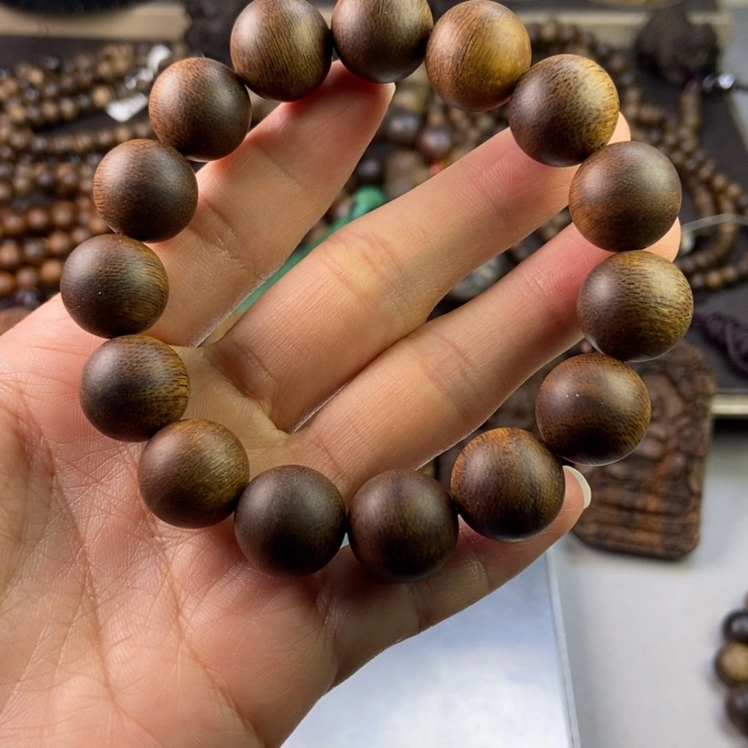 沉香手串张*书越南芽庄白