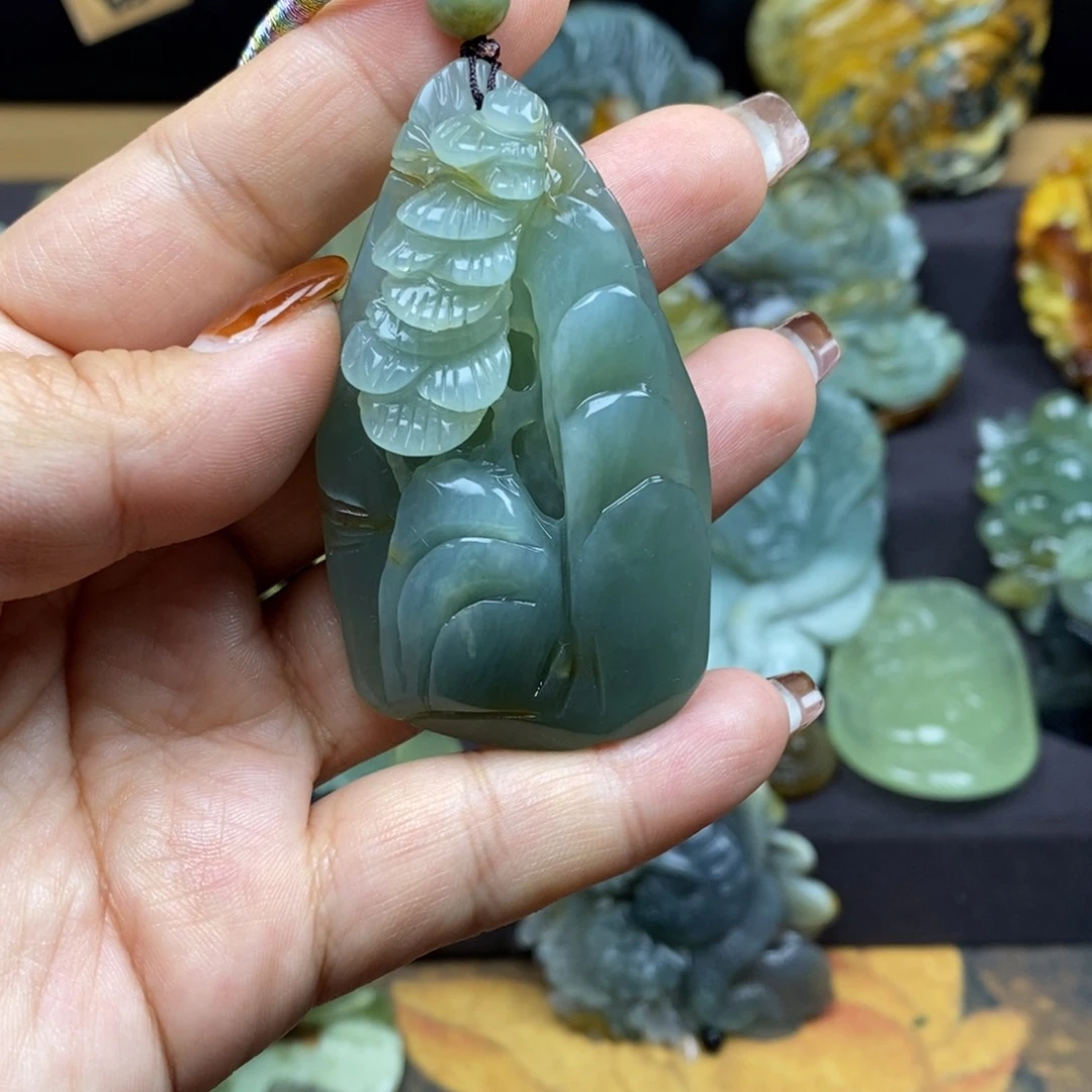 蛇纹石玉颈饰未镶嵌