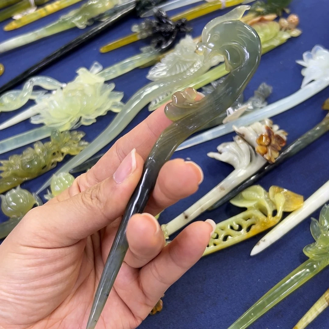 蛇纹石玉未镶嵌凤头