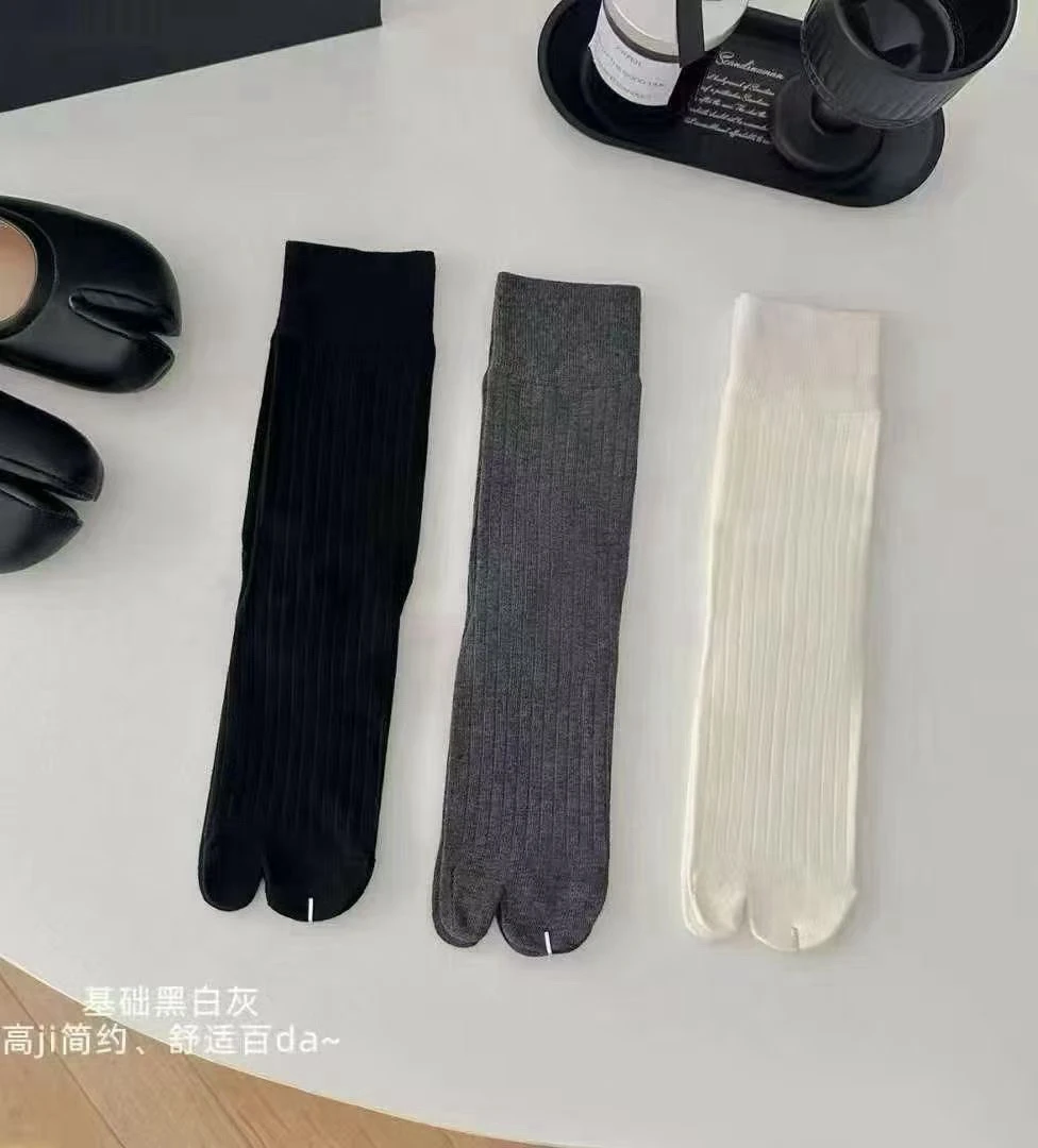 宇姐精选 4133 舒适百搭吸汗女士黑白灰分趾袜