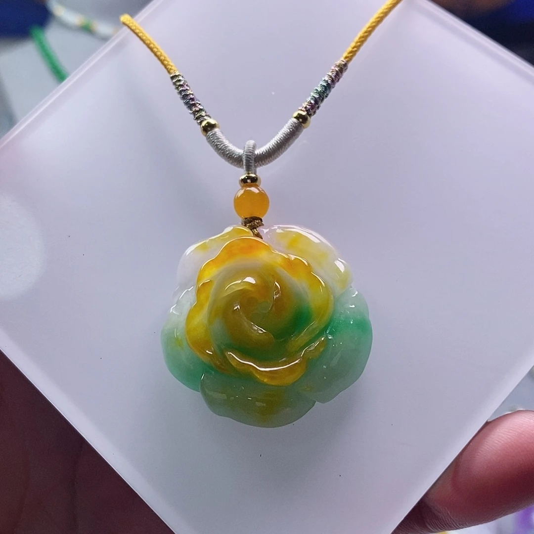 翡翠未镶嵌吊坠(赠链)
