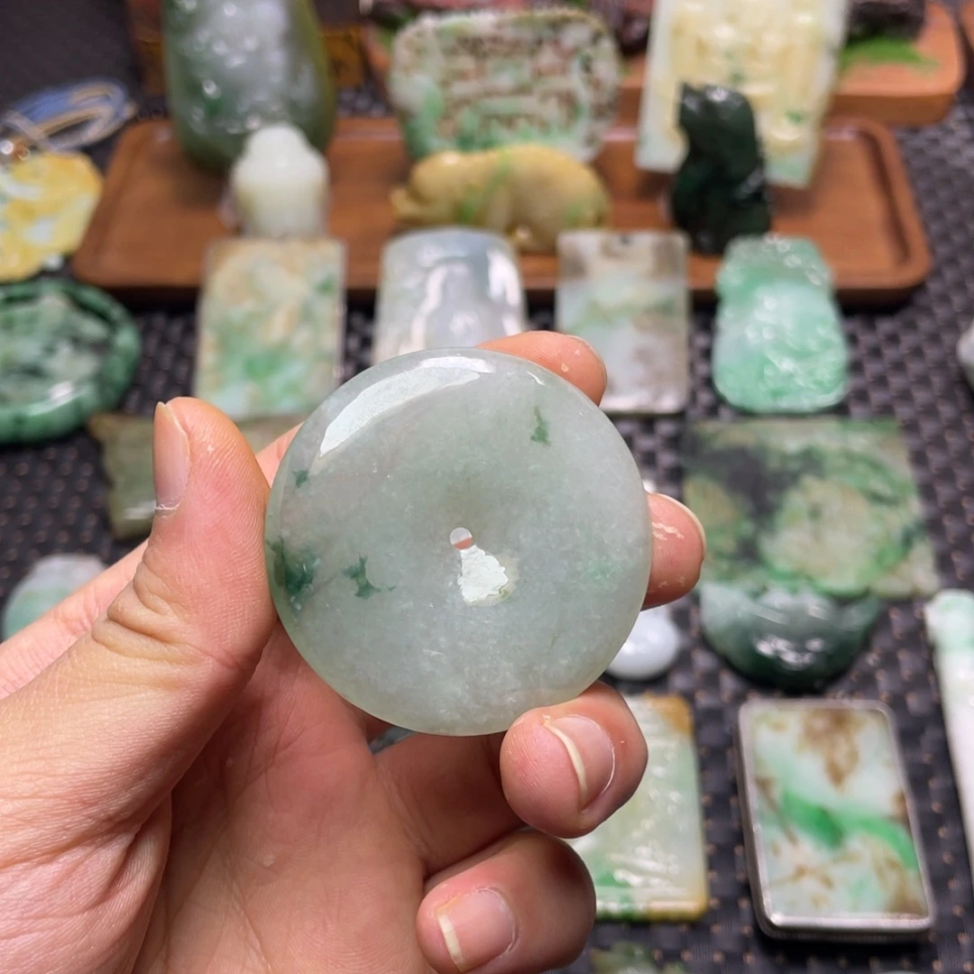 米***加翡翠未镶嵌颈饰翡翠颈饰未镶嵌