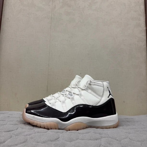 43码/aj11樱花康扣/95新/无原盒/篮球鞋