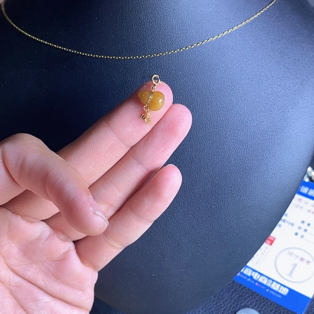 颈饰18K金镶嵌翡翠