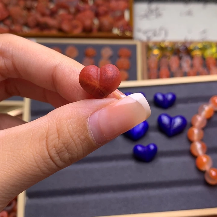 小***鱼南红玛瑙未镶嵌珠宝半成品35