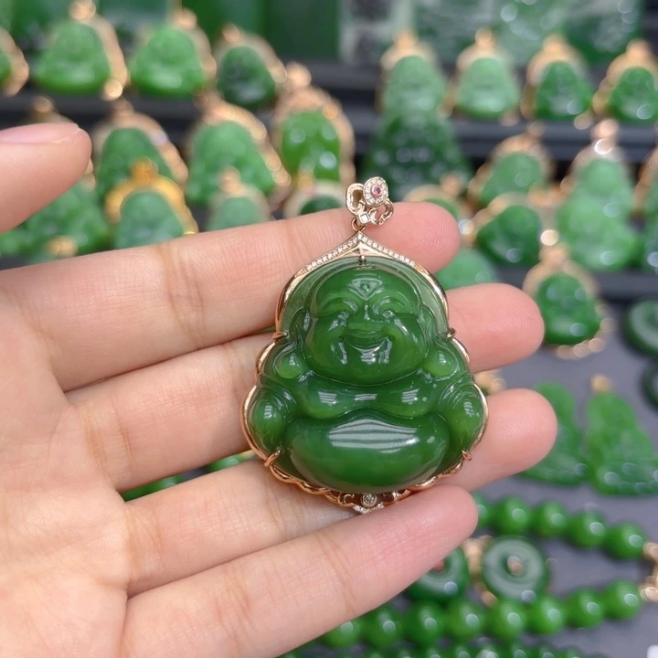 颈饰18K金镶嵌和田玉（碧玉）