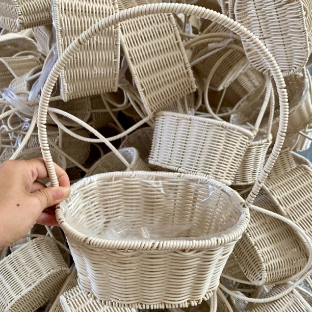 F20仿藤米白色花篮手提长21宽13高307块8特惠