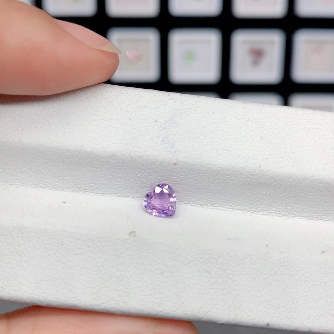 蓝宝石裸石未镶嵌5.5mm心