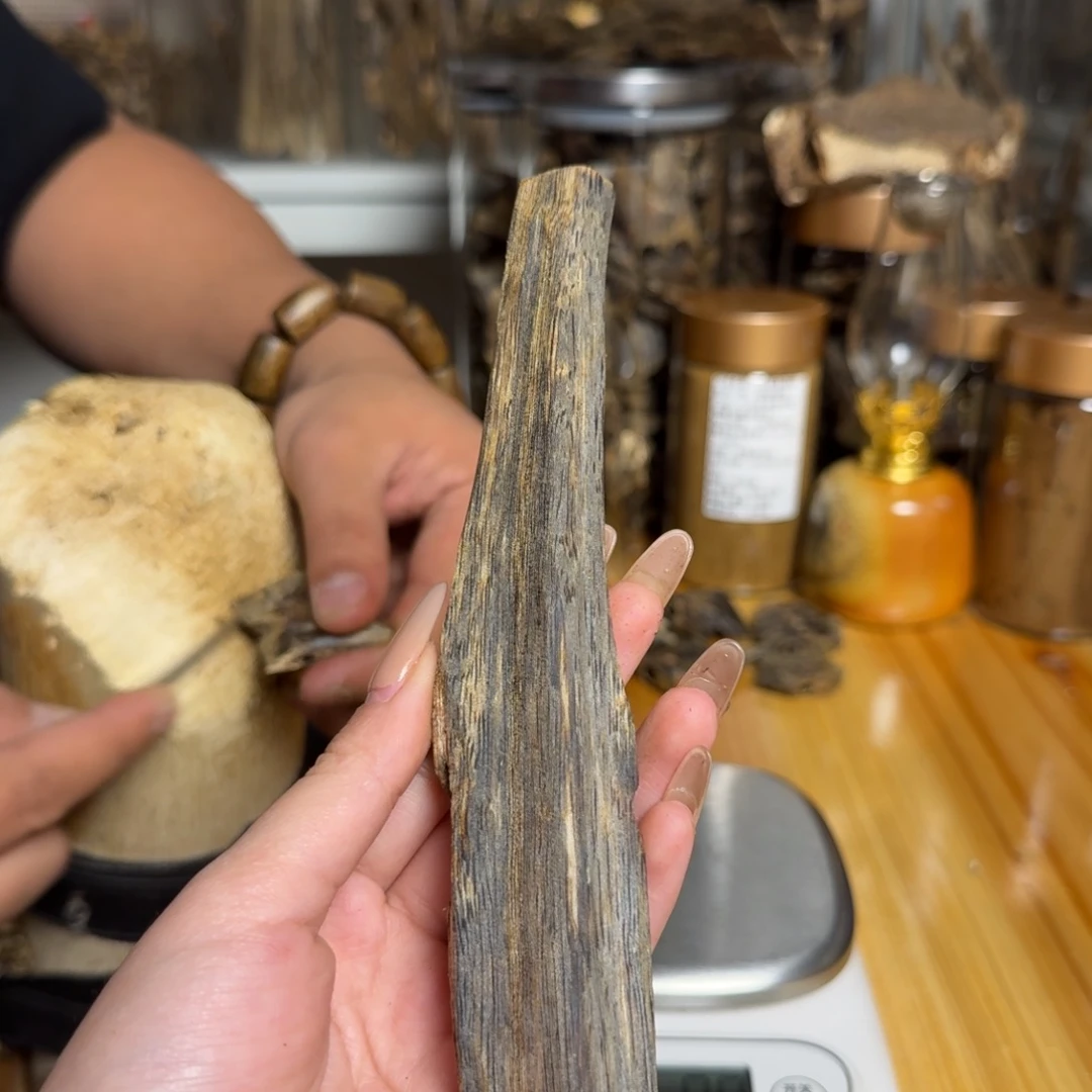 沉香绿奇虫漏22克