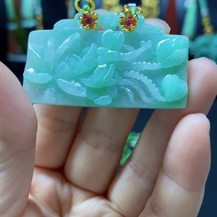 翡翠未镶嵌颈饰吊坠