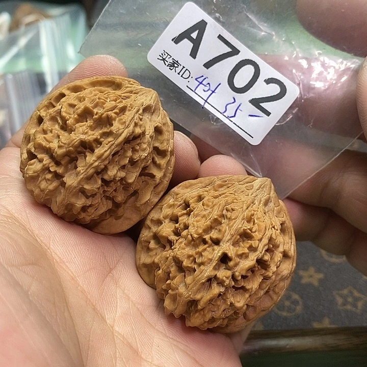 桃核吊坠满天星40加尺。