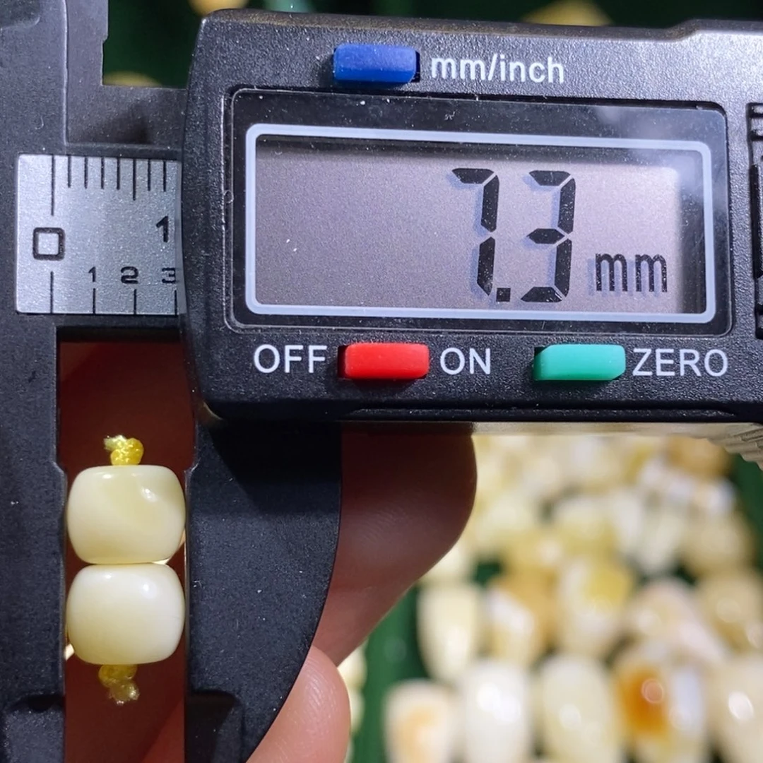 蜜蜡未镶嵌裸石配饰