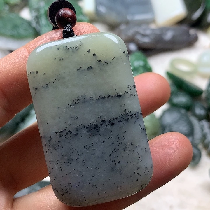 王***语颈饰未镶嵌和田玉
