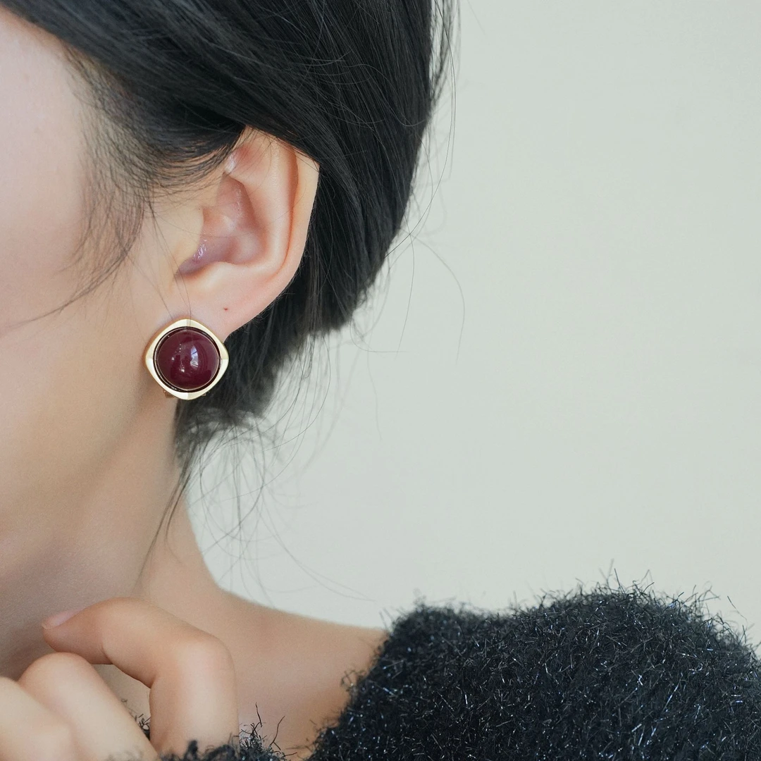 铜合金耳饰 相思红豆磨砂金色新款秋冬适合过年的耳环高级感小众