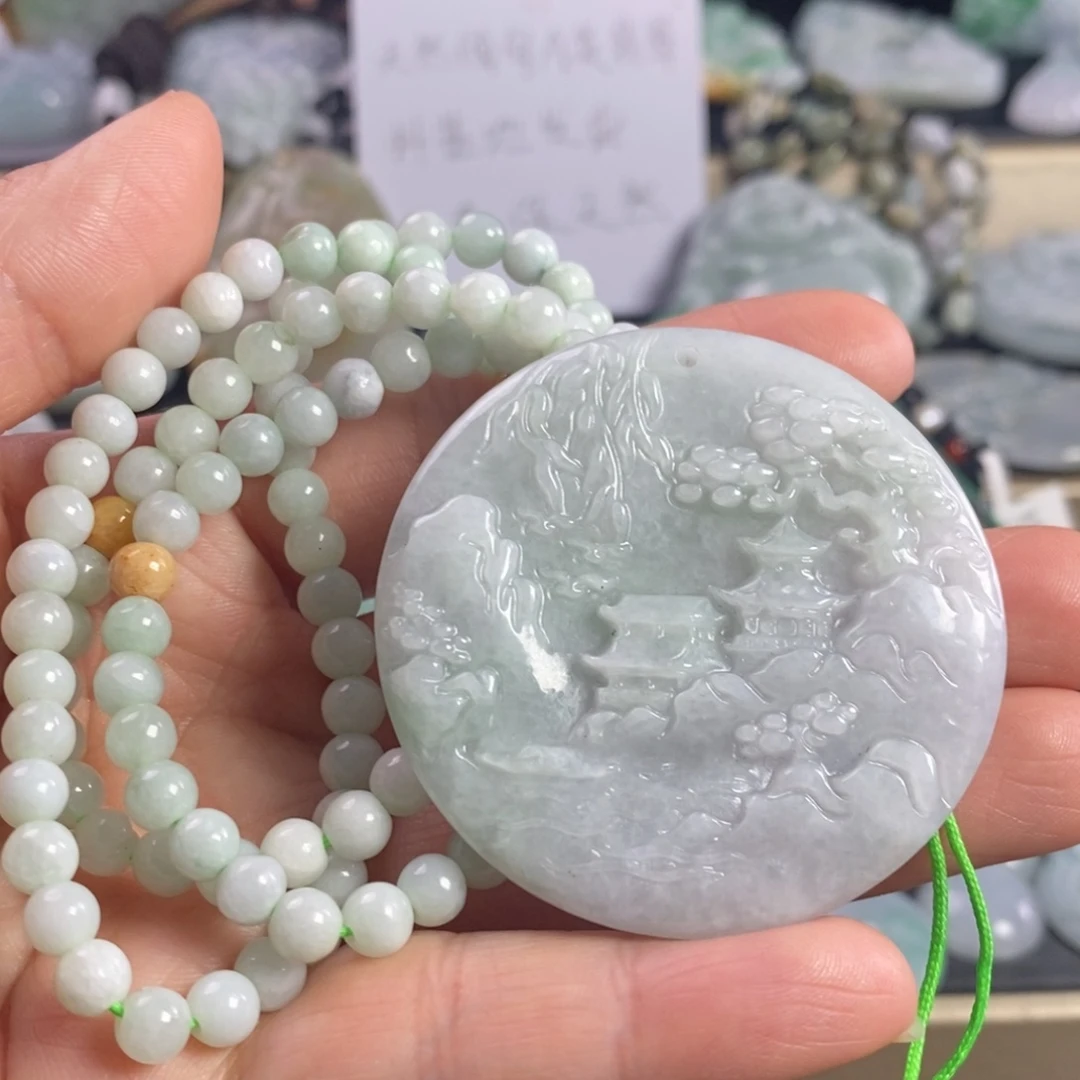 翡翠颈饰未镶嵌山水