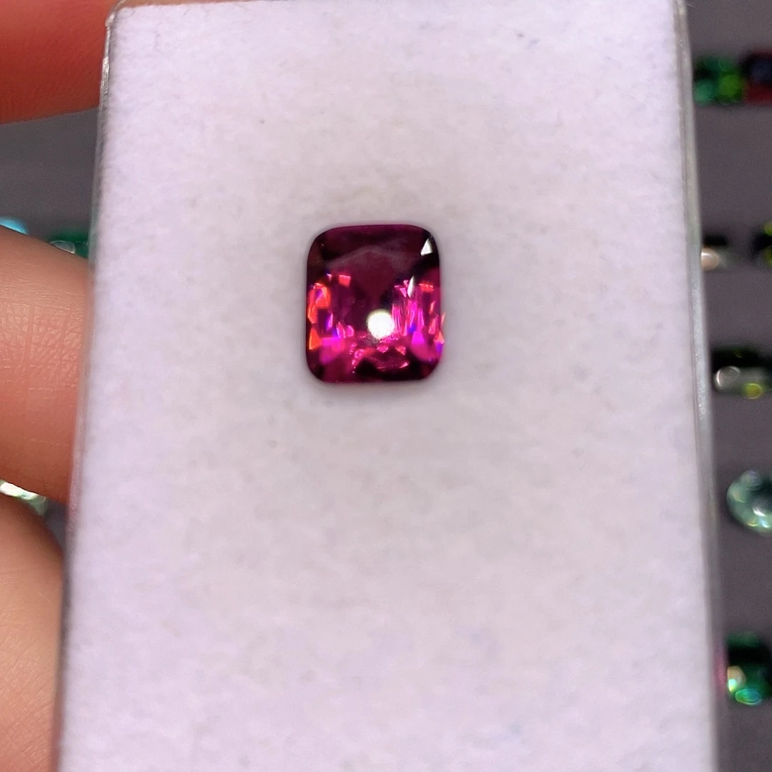 裸石未镶嵌石榴石（紫牙乌）