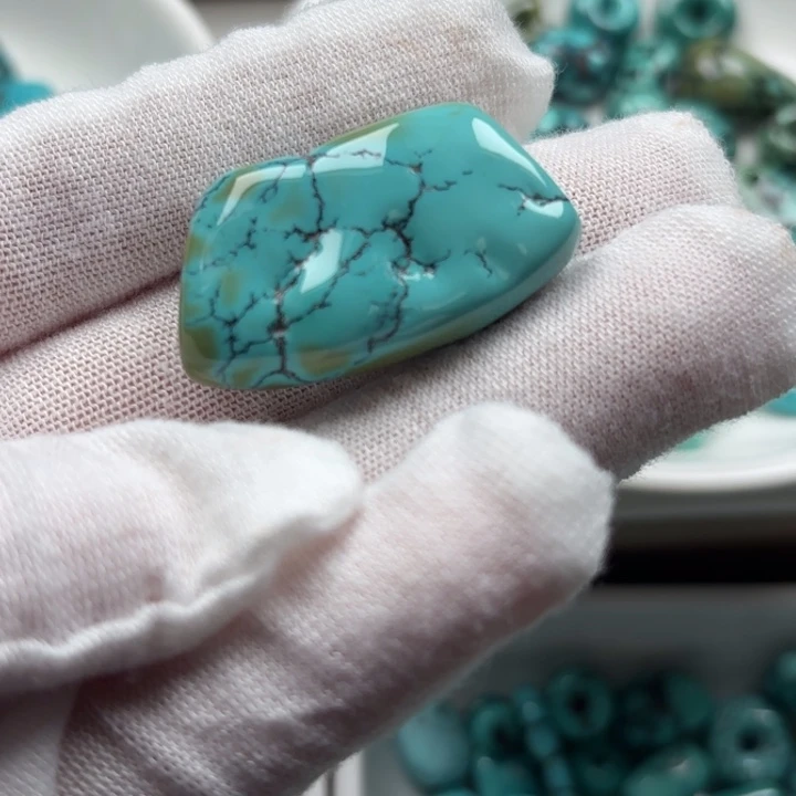 绿松石未镶嵌珠宝奇石