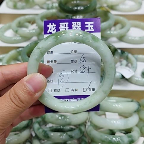 未镶嵌透闪石-蛇纹石玉手镯