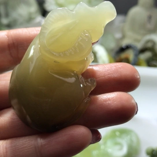 岫玉未镶嵌手把牛
