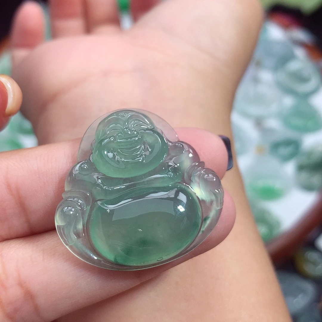 翡翠未镶嵌颈饰佛公