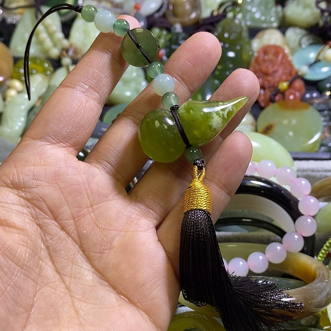 岫玉未镶嵌手镯手机挂件