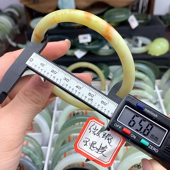 蛇纹石玉手镯未镶嵌1069