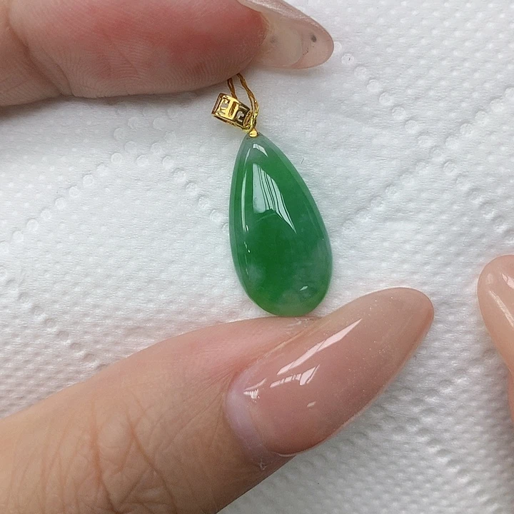 颈饰18K金镶嵌翡翠