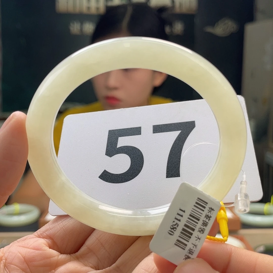 和田玉手镯未镶嵌微瑕35