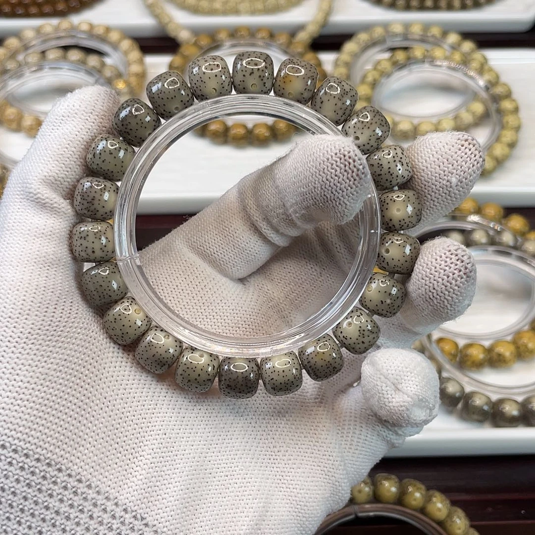 C***O星月菩提手串石玉料糯冰侧留白