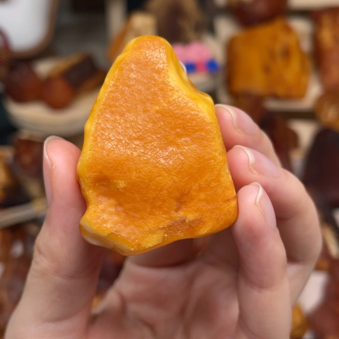 未镶嵌琥珀珠宝奇石