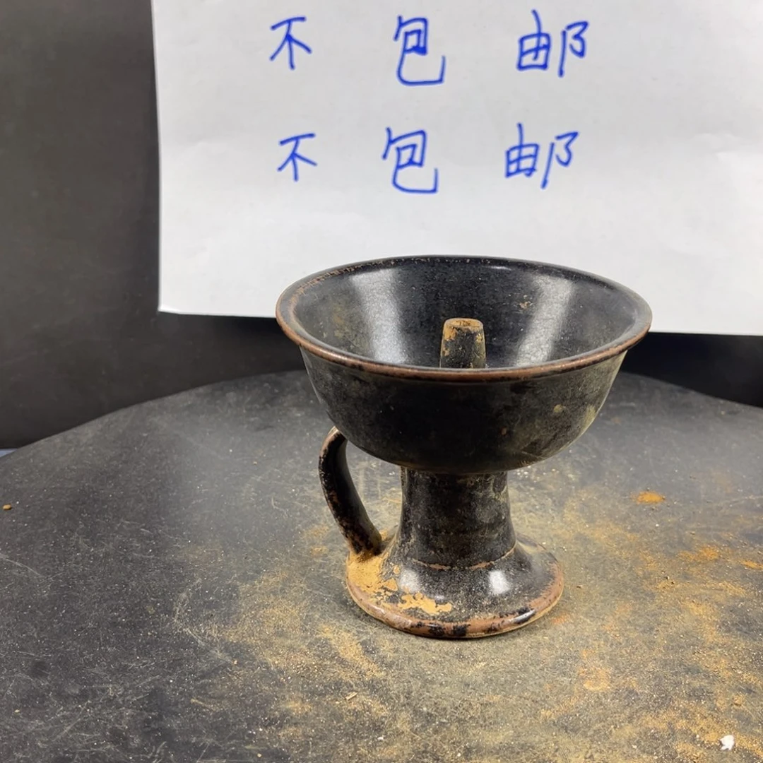 罐漂亮的小瓷器和