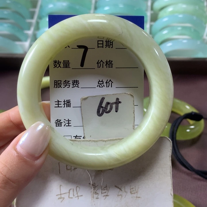 蛇纹石玉未镶嵌手镯7