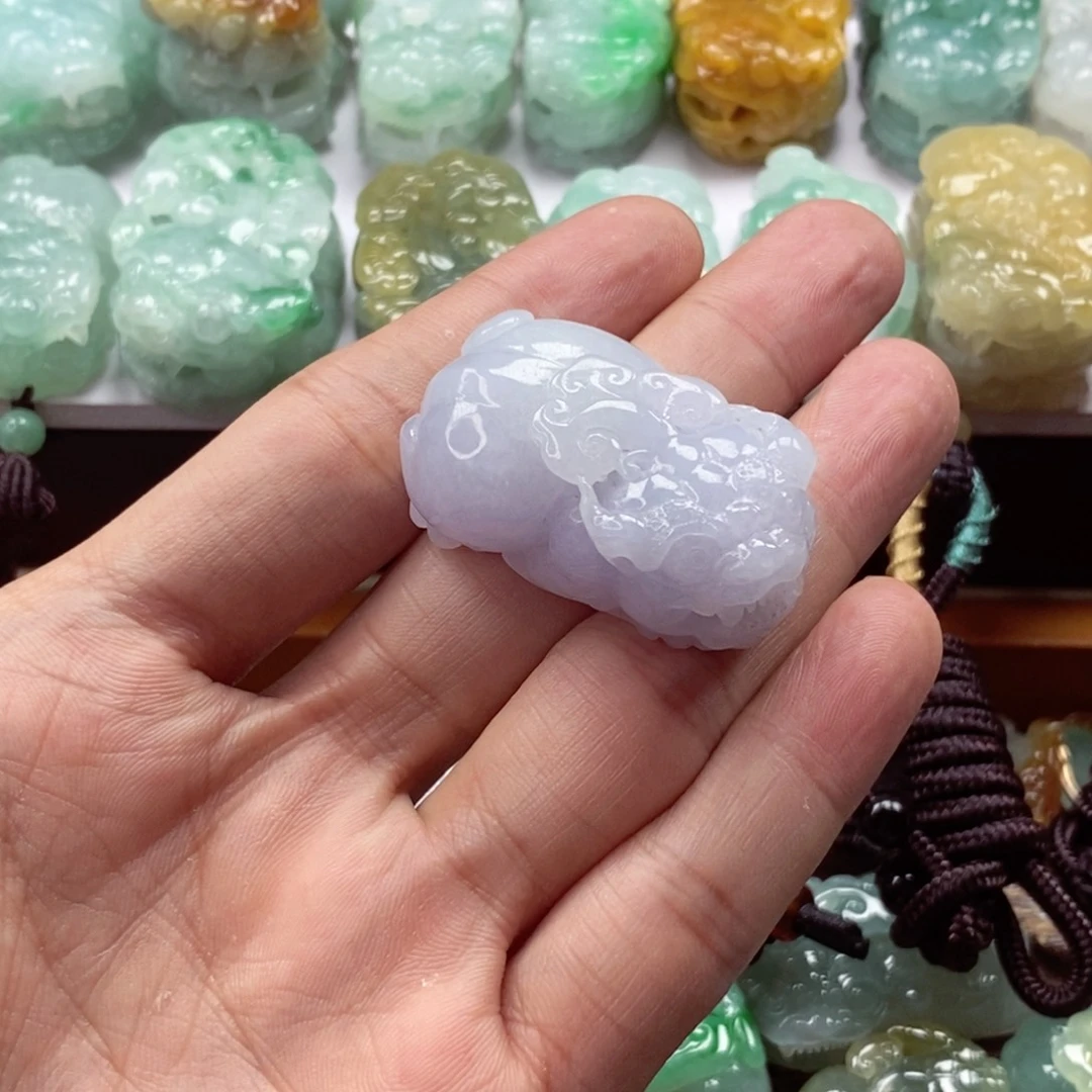 翡翠未镶嵌颈饰貔貅