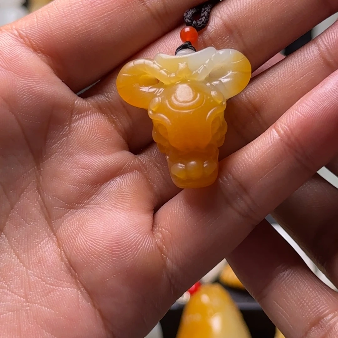 用***8吊坠(赠链)未镶嵌和田玉