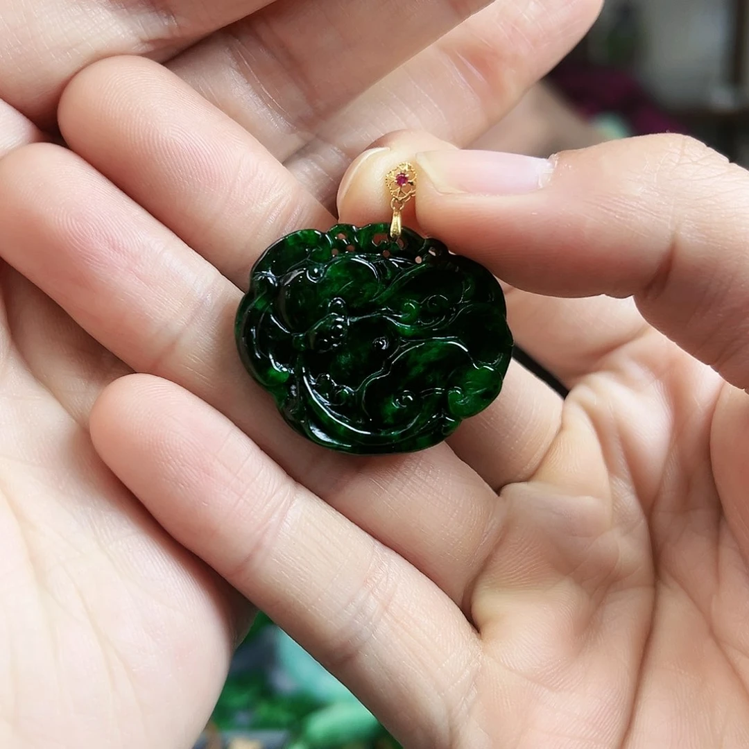 翡翠颈饰18K金镶嵌吊坠